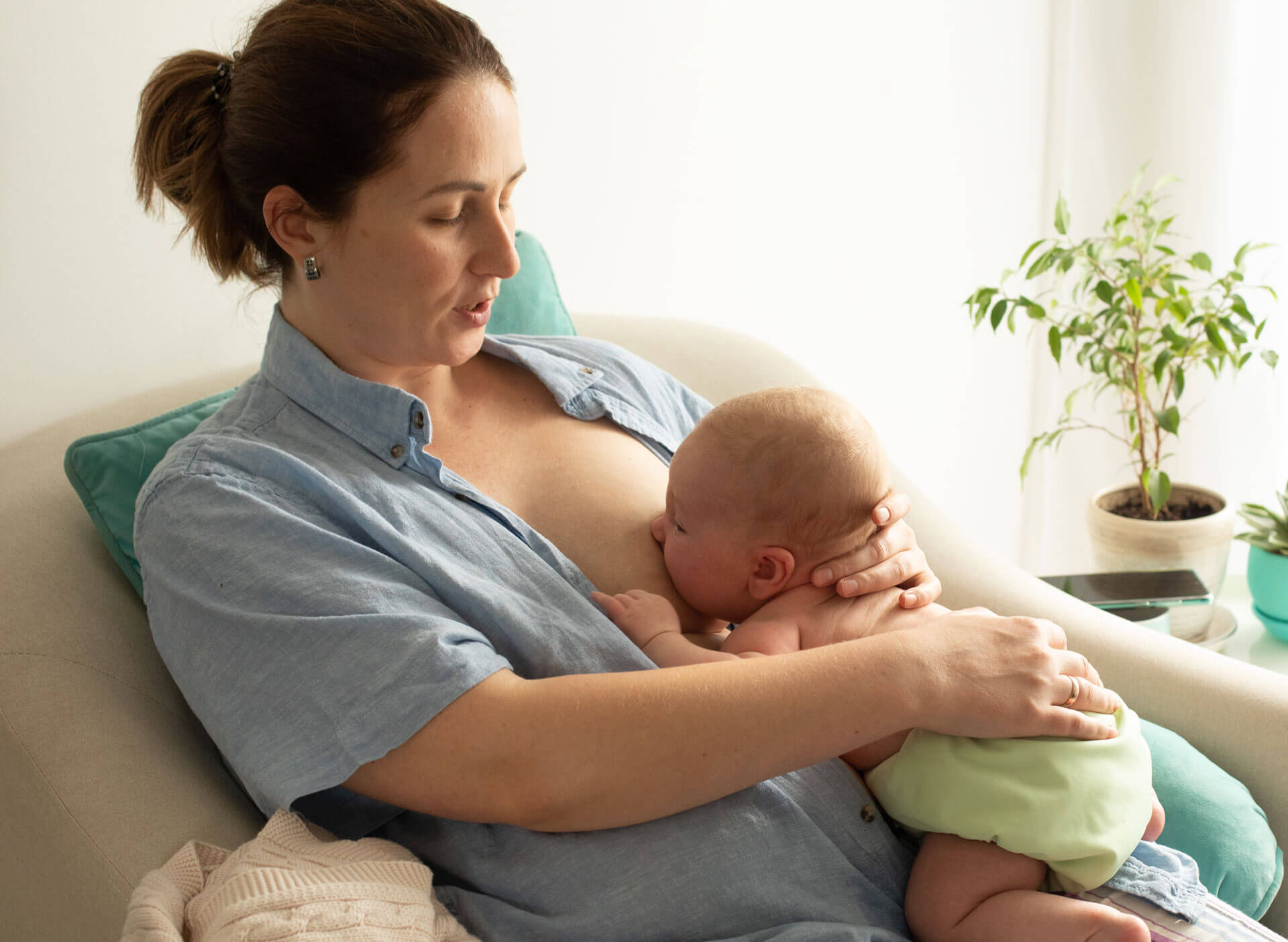 bac_mom_breastfeedingg