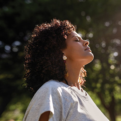 bac_woman_outdoors_sun